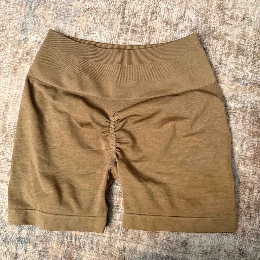 S Women Seamless High-Waisted Scrunch Bum Biker Shorts - Khaki / Tan